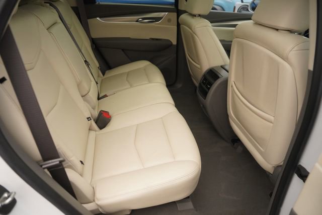 Used 2018 Cadillac XT5 Luxury w/ Driver Awareness Package FWD image 16
