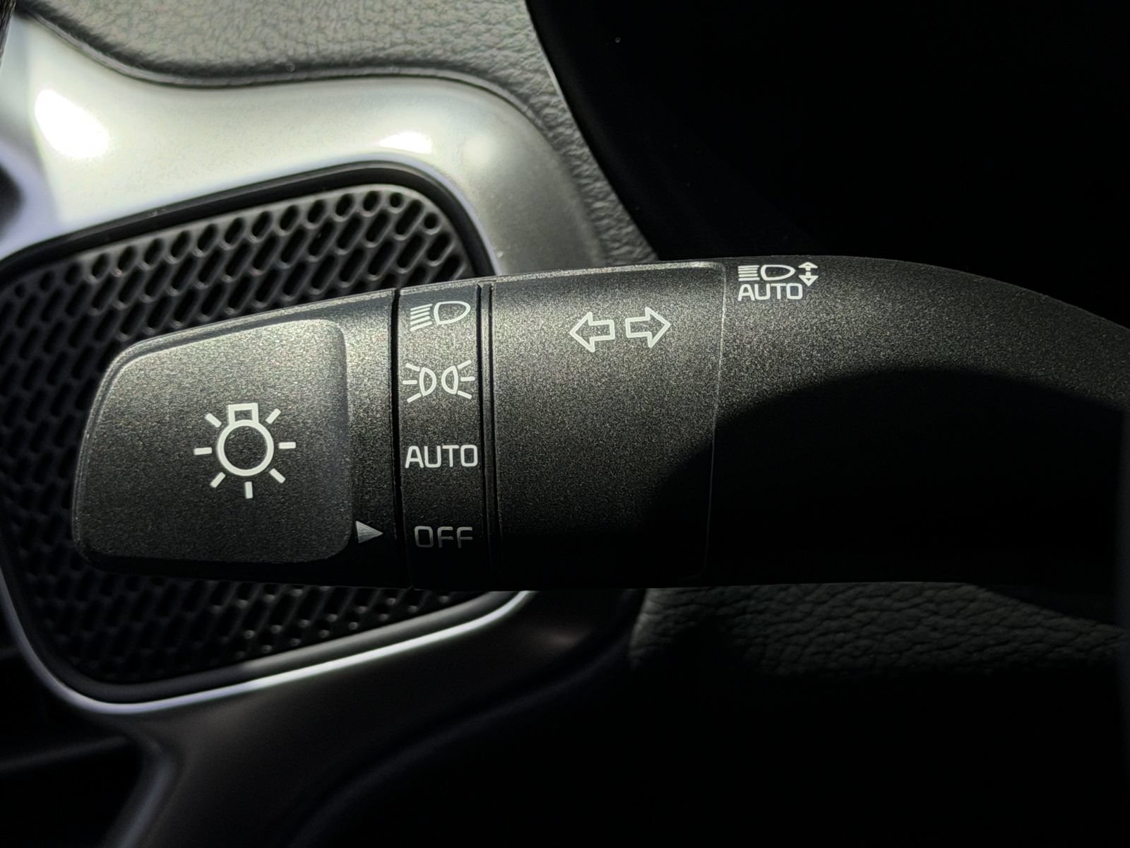 Used 2025 Kia Soul LX w/ LX Technology Package FWD image 22