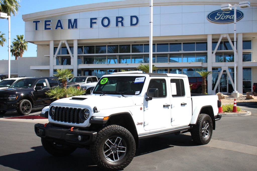 Used 2025 Jeep Gladiator Mojave AWD/4WD image 2