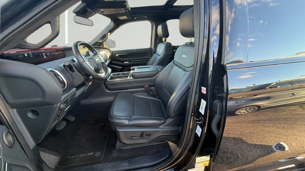 Certified 2025 Ford Expedition Max Platinum w/ Stealth Appearance Package AWD/4WD image 32
