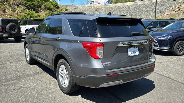 Certified 2022 Ford Explorer XLT w/ Equipment Group 202A AWD/4WD image 3