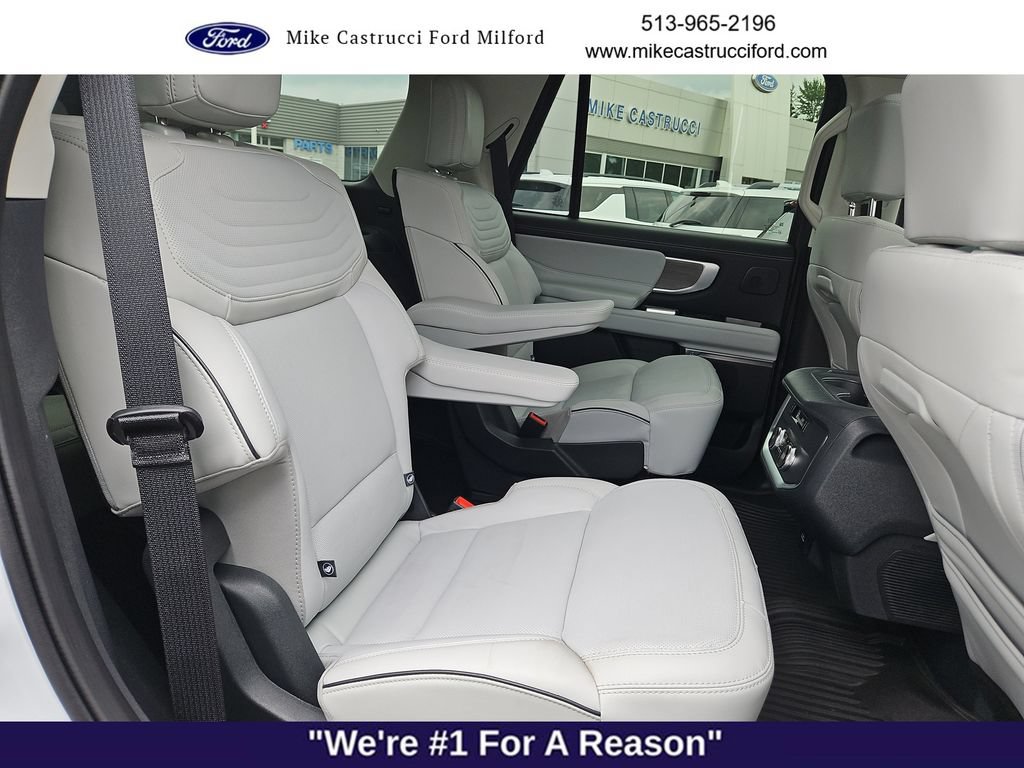 Certified 2025 Ford Expedition Platinum w/ Platinum Ultimate Package AWD/4WD image 32