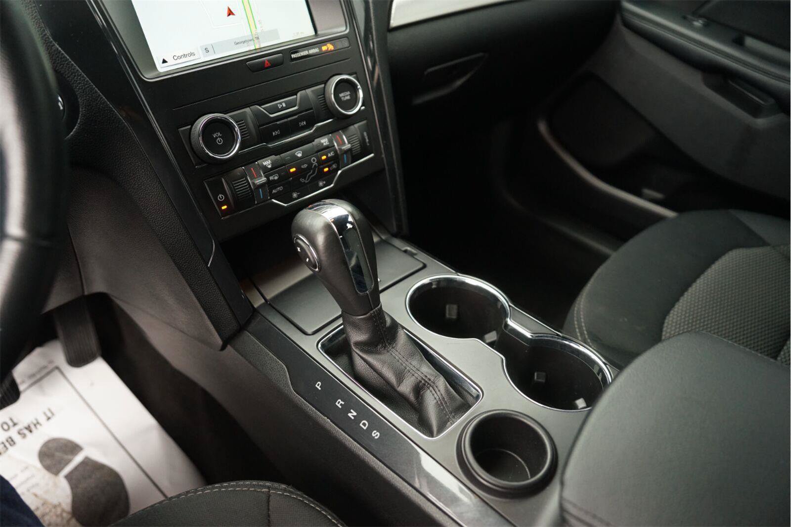 Certified 2019 Ford Explorer XLT w/ Equipment Group 201A FWD image 28