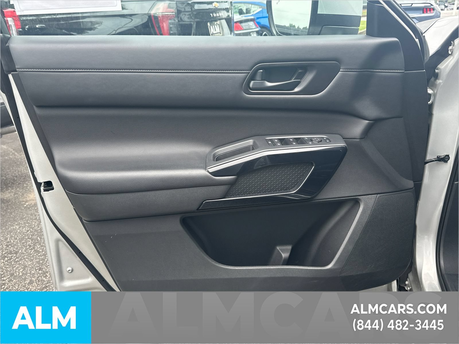 Used 2025 Nissan Pathfinder SV FWD image 11