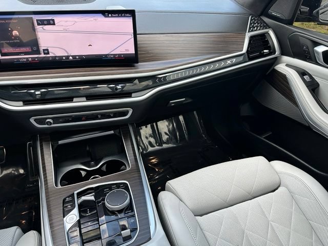 Used 2024 BMW X7 xDrive40i w/ M Sport Package AWD/4WD image 20