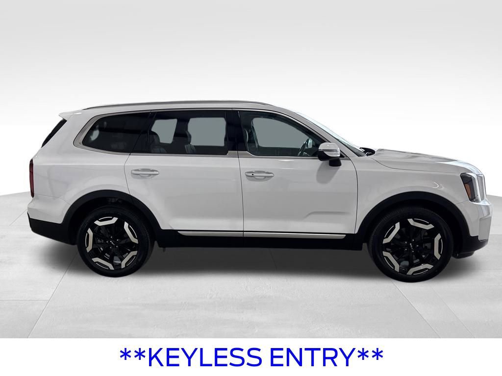 Used 2025 Kia Telluride S FWD image 9