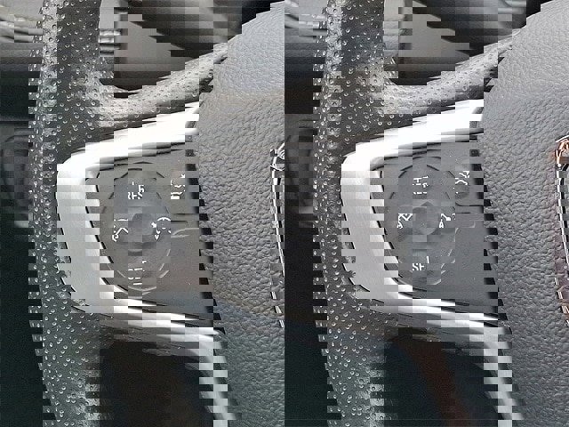 Used 2023 GMC Acadia SLE w/ Driver Convenience Package image 14