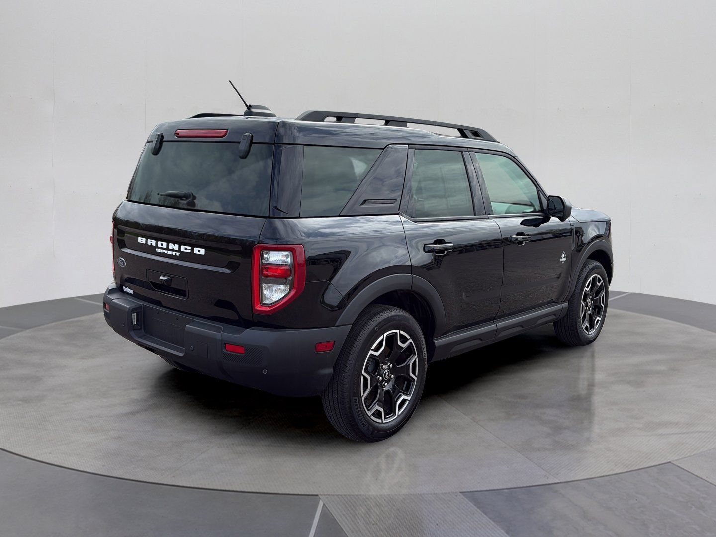 Certified 2025 Ford Bronco Sport Outer Banks w/ Outer Banks Tech Package+ AWD/4WD image 9