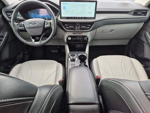 Certified 2025 Ford Escape Platinum w/ Premium Technology Package AWD/4WD image 18