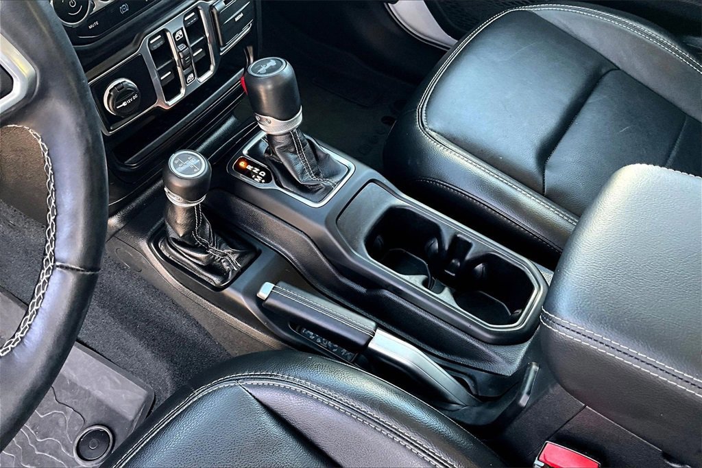 Used 2022 Jeep Wrangler Unlimited Sahara w/ Cold Weather Group image 15