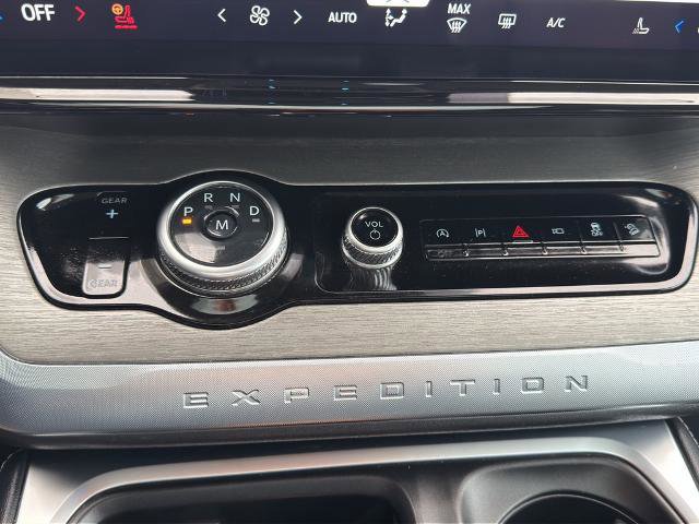 Certified 2025 Ford Expedition Max Platinum w/ Driver's Package image 31