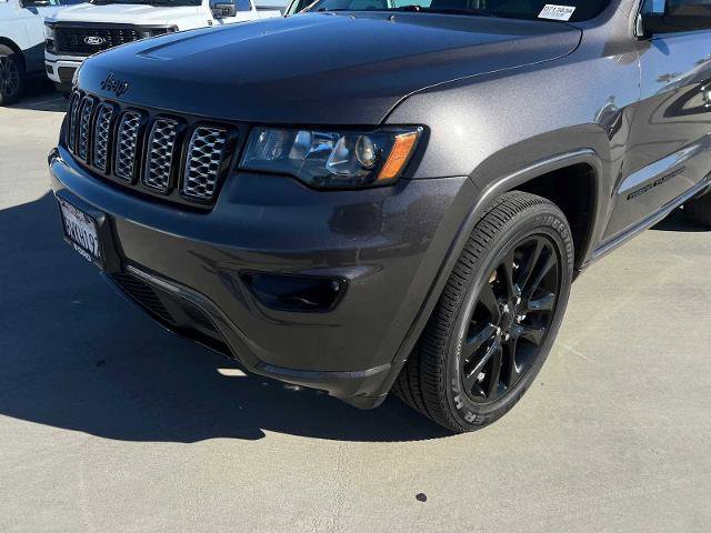 Used 2021 Jeep Grand Cherokee Laredo X image 2