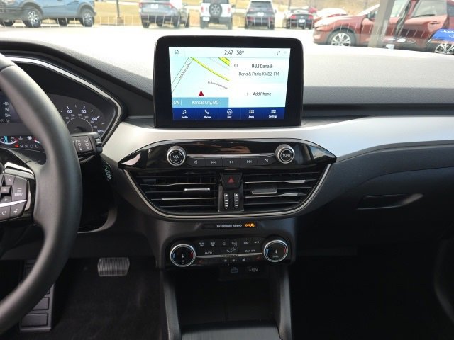 Certified 2022 Ford Escape SE w/ SE Sport Appearance Package image 19