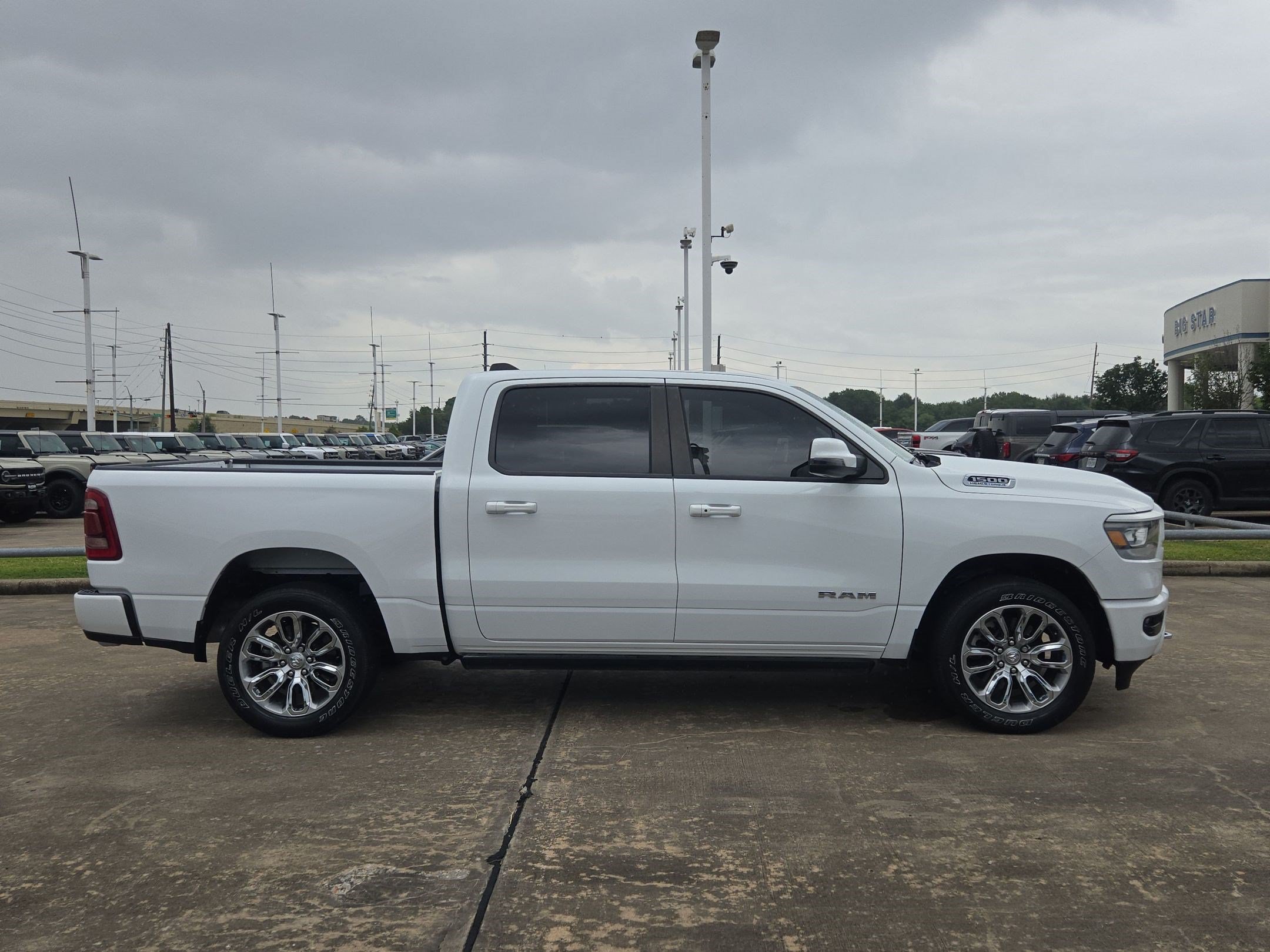 Used 2023 RAM 1500 Laramie AWD/4WD image 2