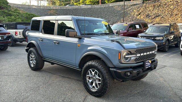 Certified 2025 Ford Bronco Badlands AWD/4WD image 3