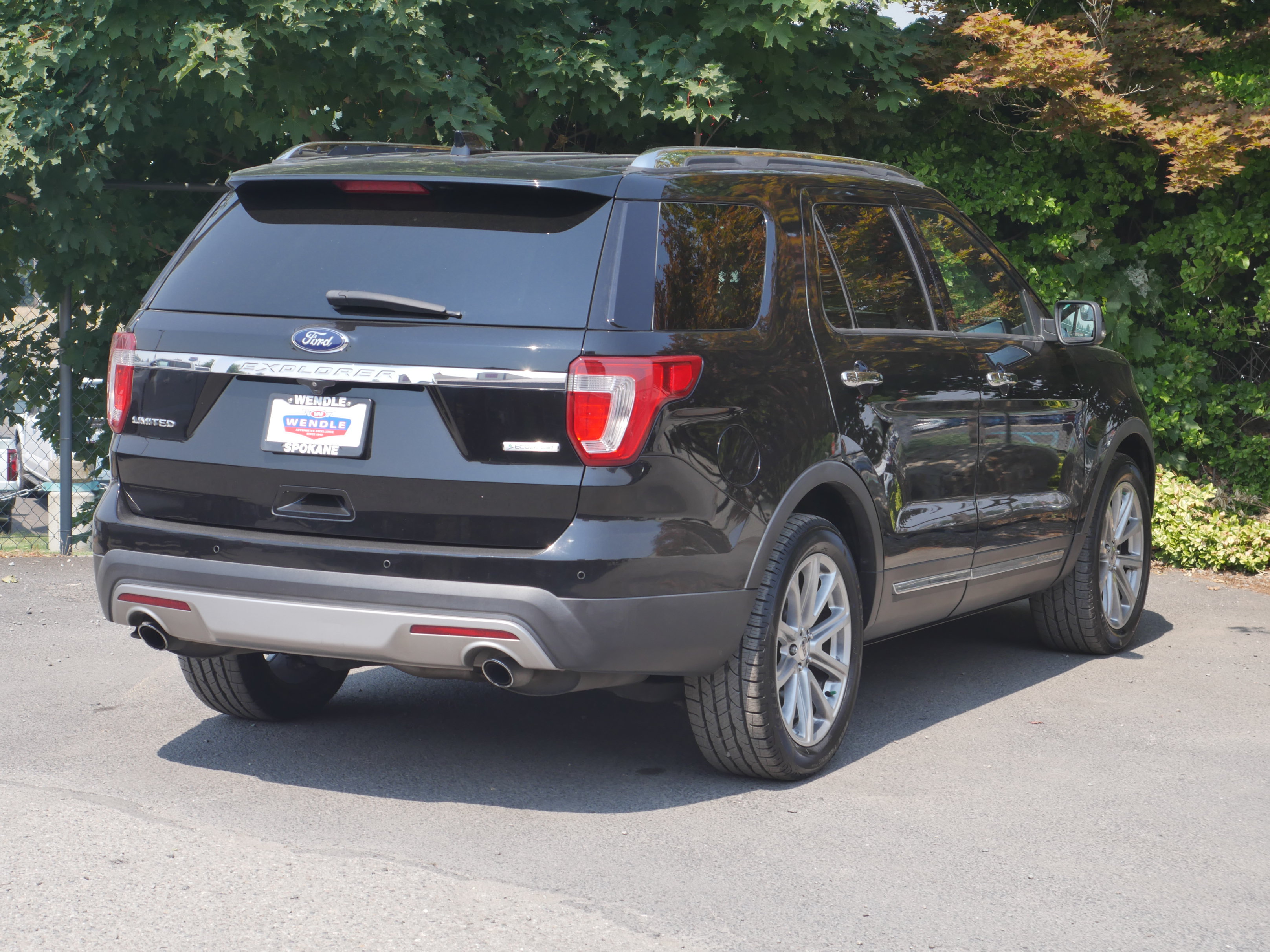 Certified 2017 Ford Explorer Limited FWD image 23