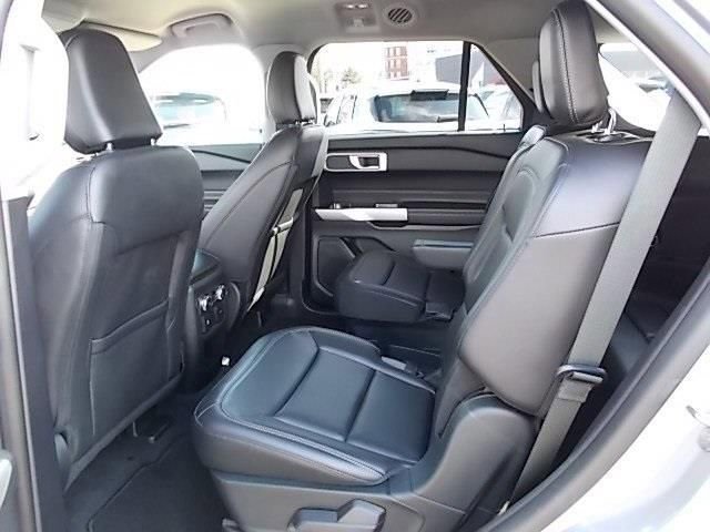 Certified 2022 Ford Explorer XLT w/ Equipment Group 202A image 8