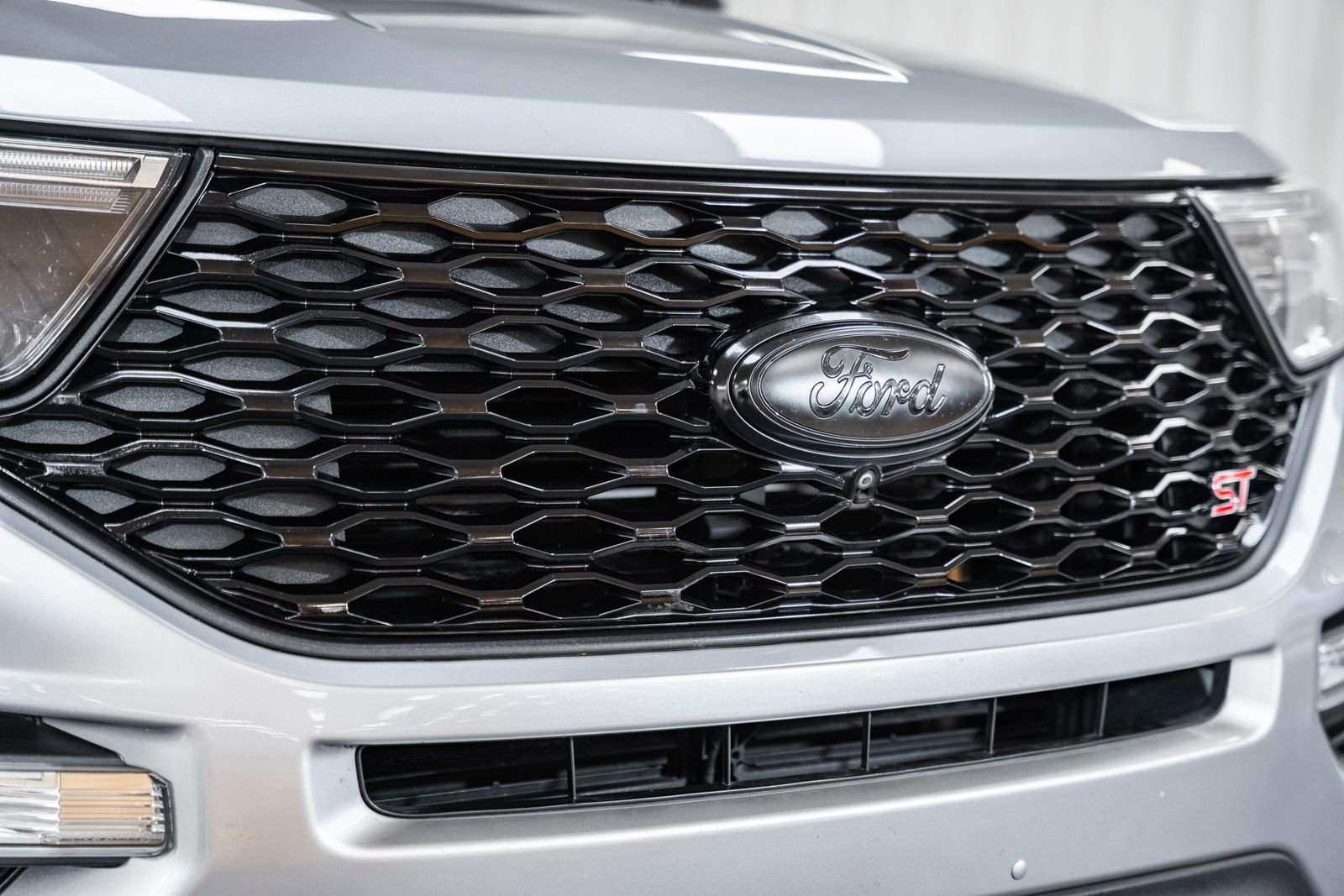 Certified 2020 Ford Explorer ST w/ ST Street Pack image 7