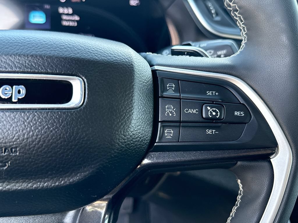 Used 2023 Jeep Grand Cherokee L Laredo RWD image 16