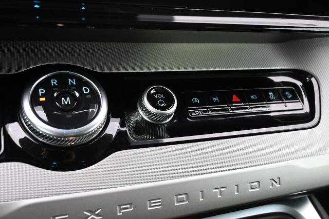 Certified 2025 Ford Expedition Active image 32