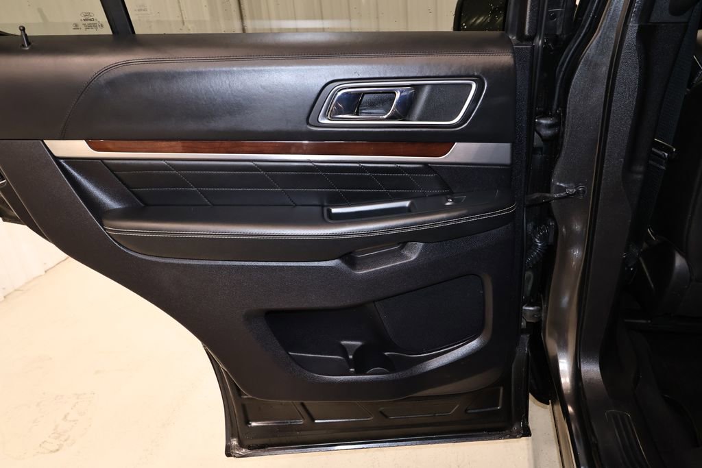Certified 2018 Ford Explorer Platinum AWD/4WD image 16
