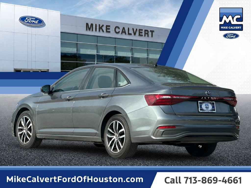 Used 2025 Volkswagen Jetta SE FWD image 3