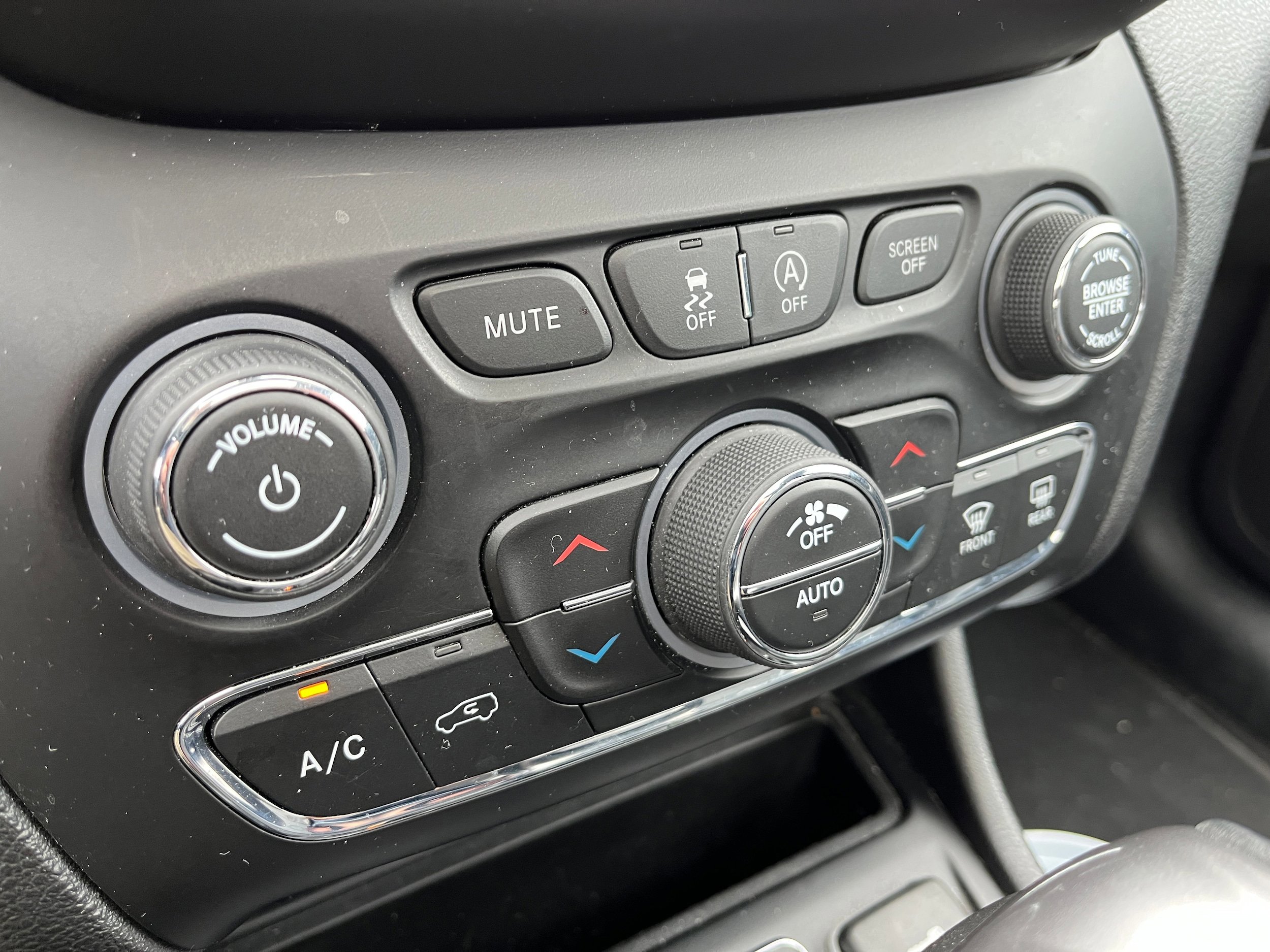 Used 2019 Jeep Cherokee Limited AWD/4WD image 20