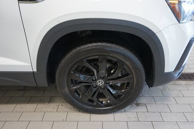 Used 2022 Volkswagen Taos SE w/ Panoramic Sunroof Package AWD/4WD image 15