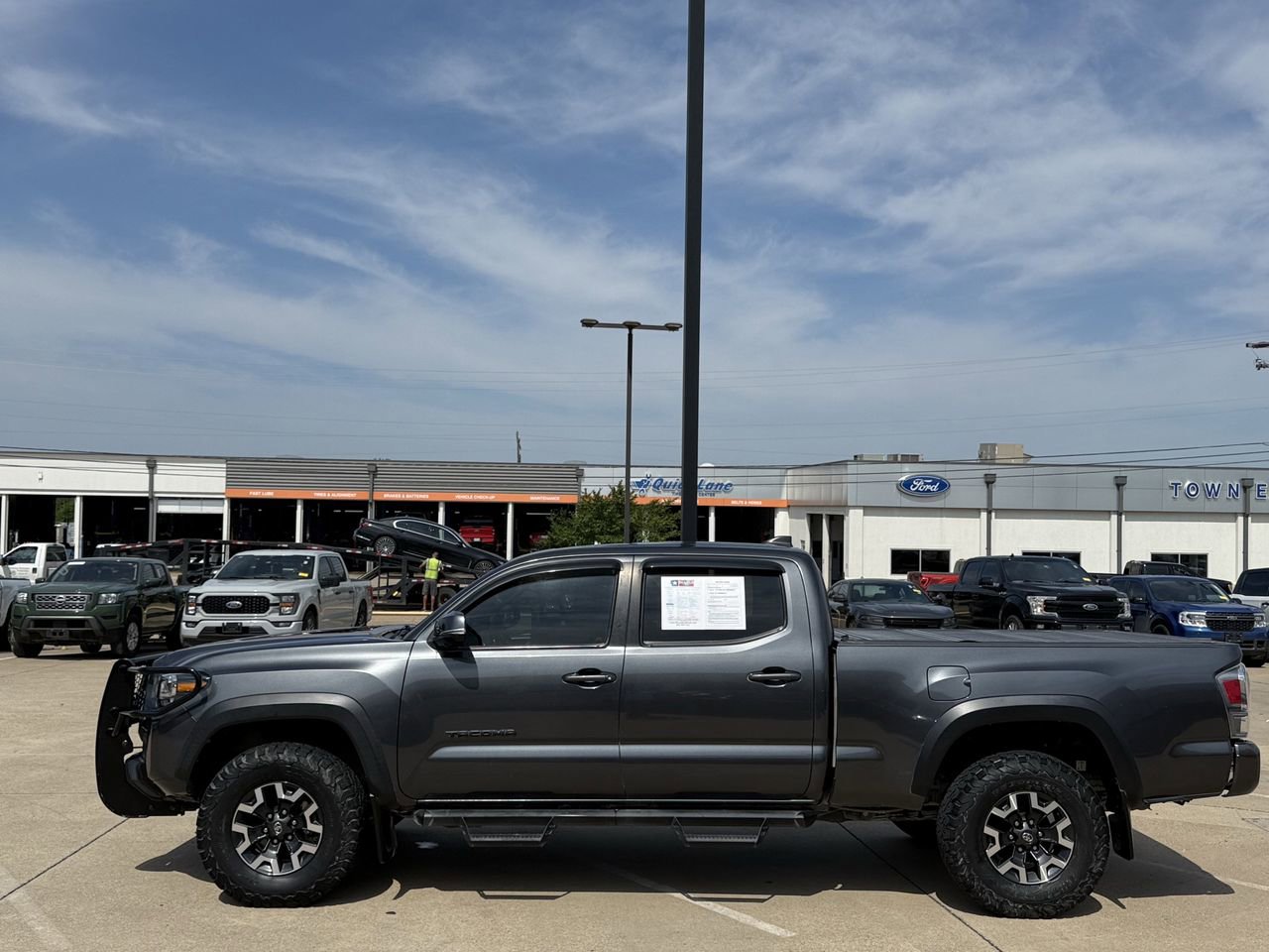 Used 2022 Toyota Tacoma TRD Off-Road w/ TRD Premium Off Road Package AWD/4WD image 3