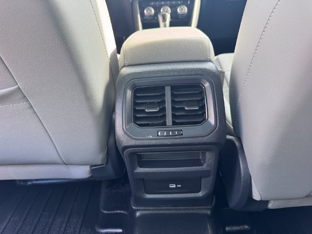 Used 2023 Volkswagen Taos SE AWD/4WD image 17