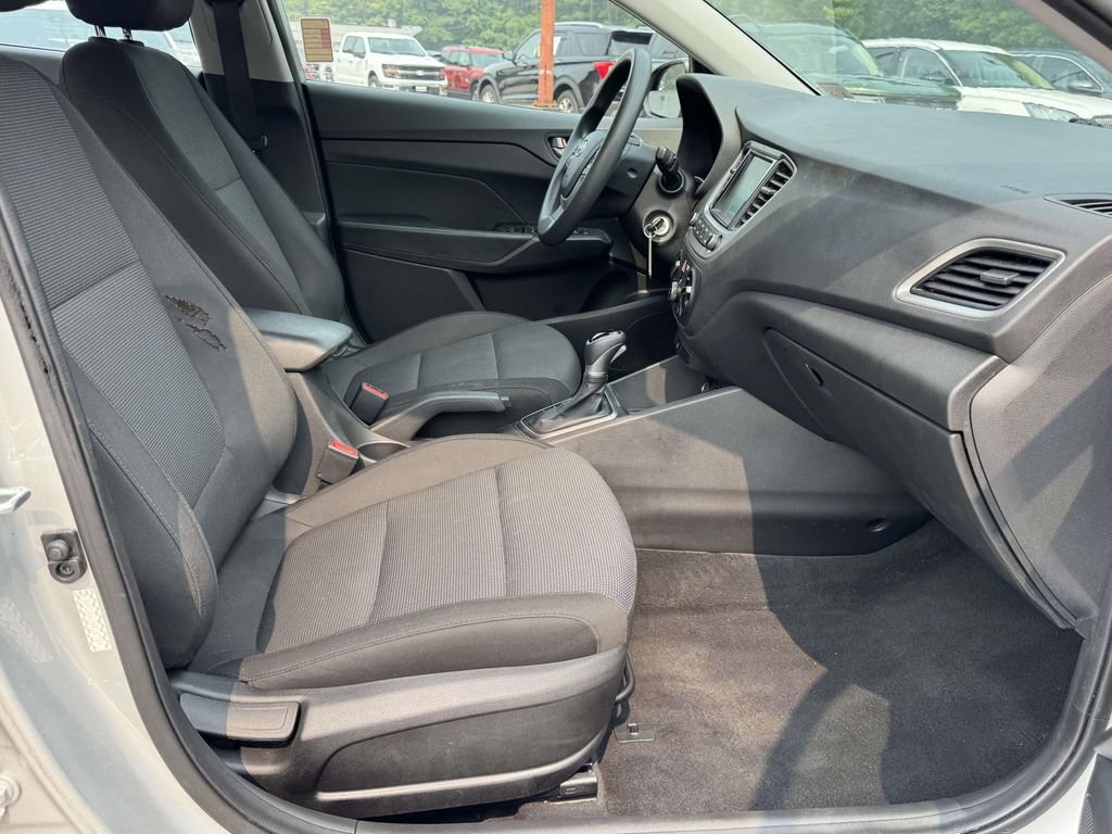 Used 2022 Hyundai Accent SEL FWD image 15