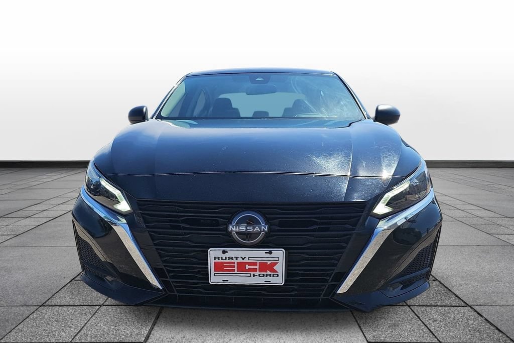 Used 2024 Nissan Altima 2.5 SV FWD image 2