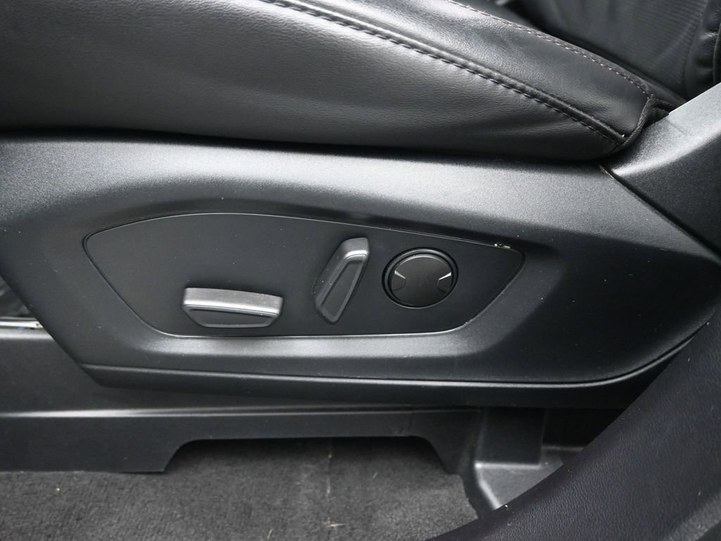 Certified 2022 Ford Explorer Platinum w/ Technology Package image 11