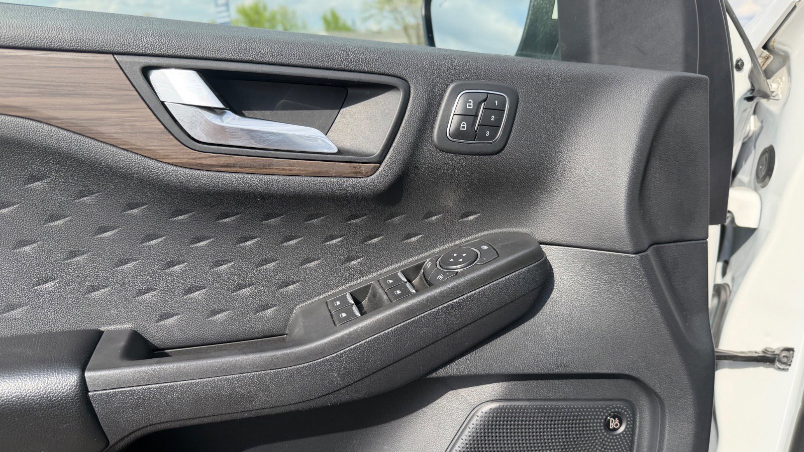 Certified 2020 Ford Escape Titanium w/ Titanium Premium Package 2.0 FWD image 23