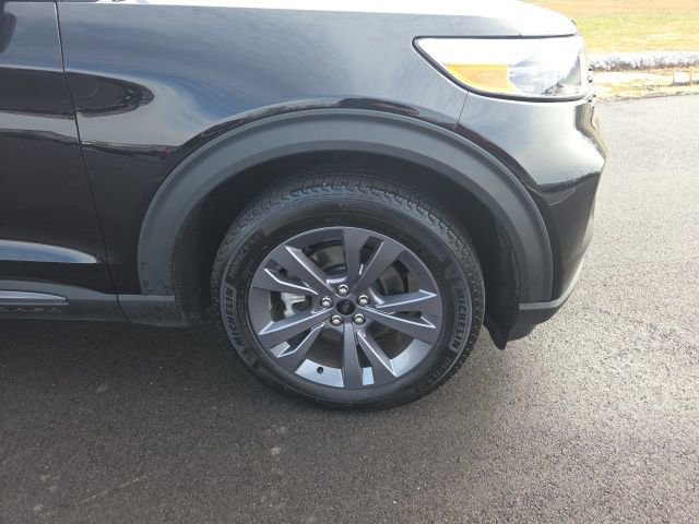 Certified 2023 Ford Explorer XLT w/ Equipment Group 202A image 5