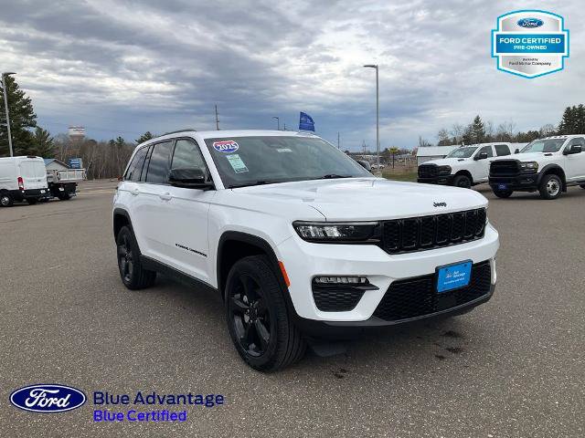 Used 2025 Jeep Grand Cherokee Limited w/ Black Appearance Package AWD/4WD image 5