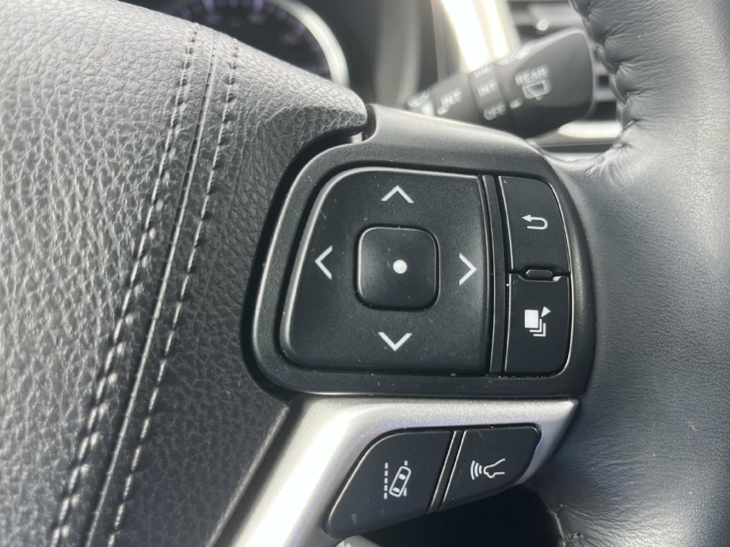 Used 2019 Toyota Highlander XLE FWD image 38