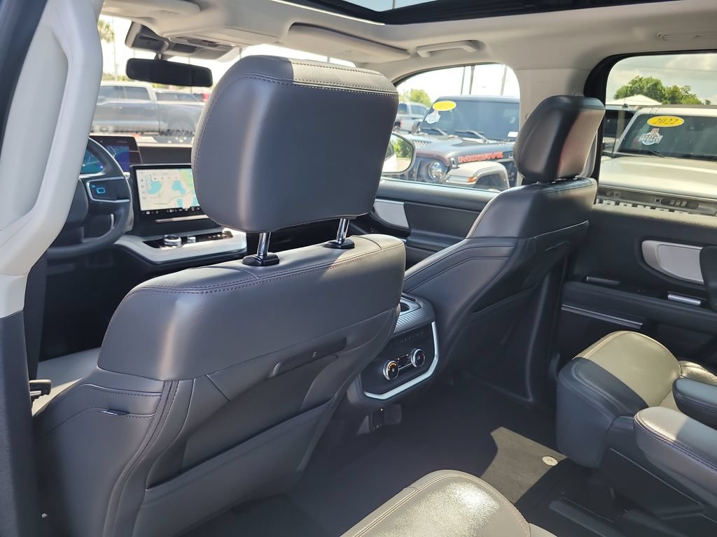Certified 2025 Ford Expedition Active AWD/4WD image 12