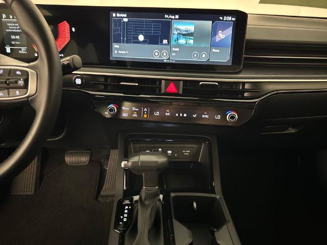Used 2025 Kia K5 GT-Line w/ GT-Line Premium Package FWD image 25