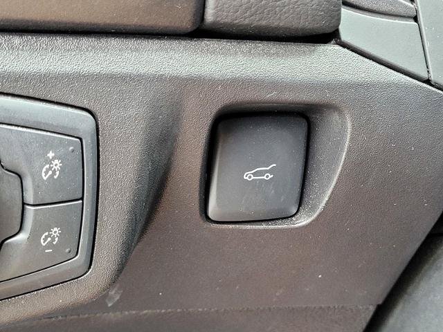 Certified 2018 Ford Fusion SE w/ Equipment Group 201A FWD image 16