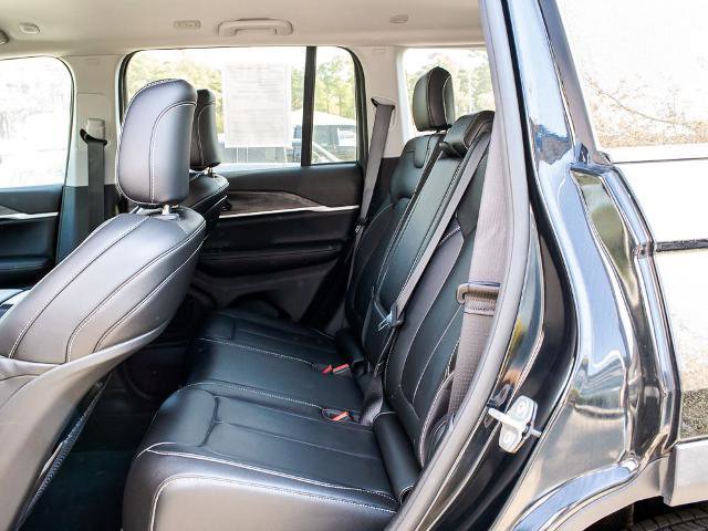 Used 2023 Jeep Grand Cherokee Limited AWD/4WD image 17