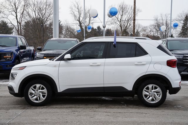 Used 2020 Hyundai Venue SEL image 4