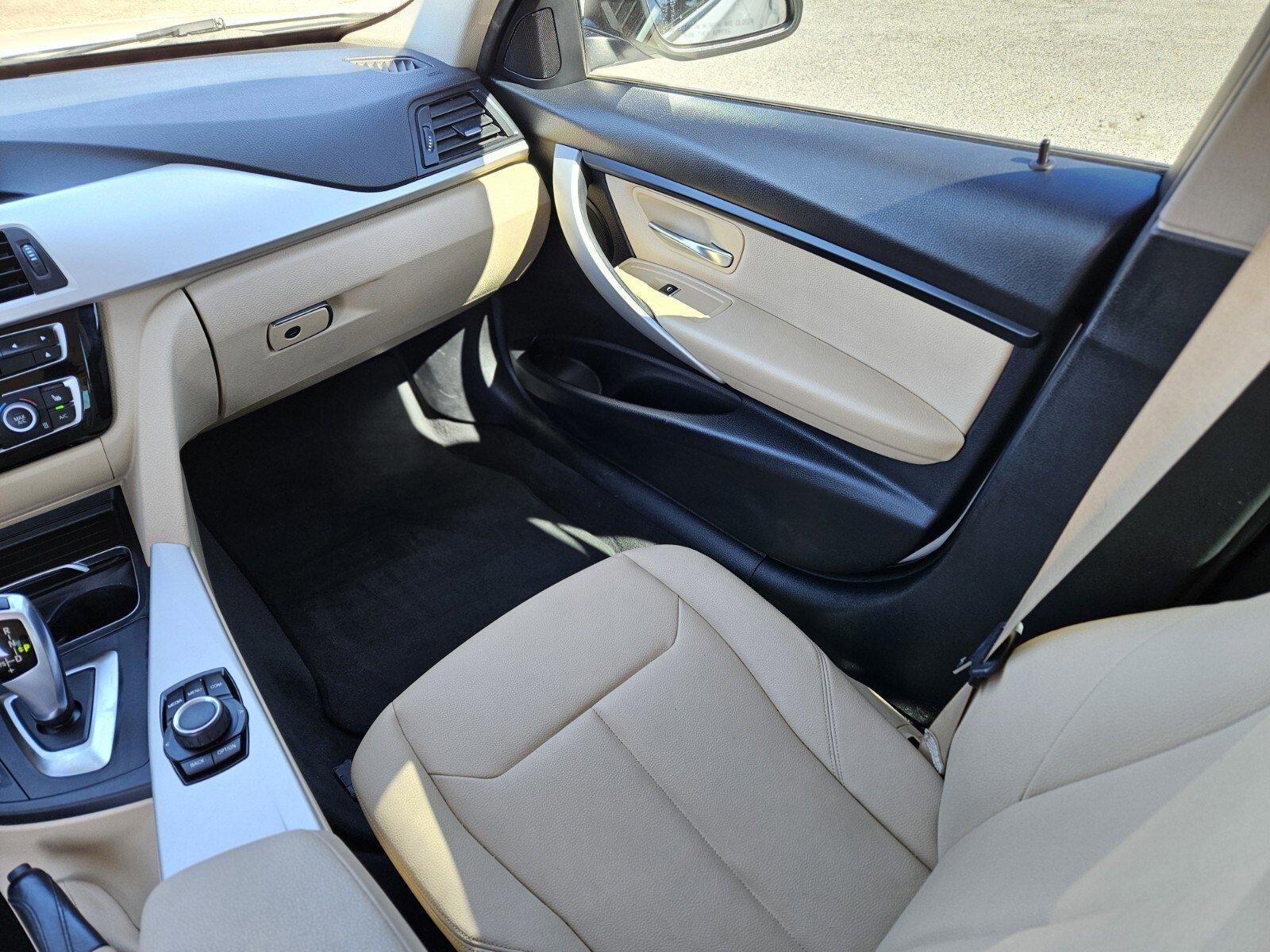 Used 2018 BMW 320i Sedan image 16