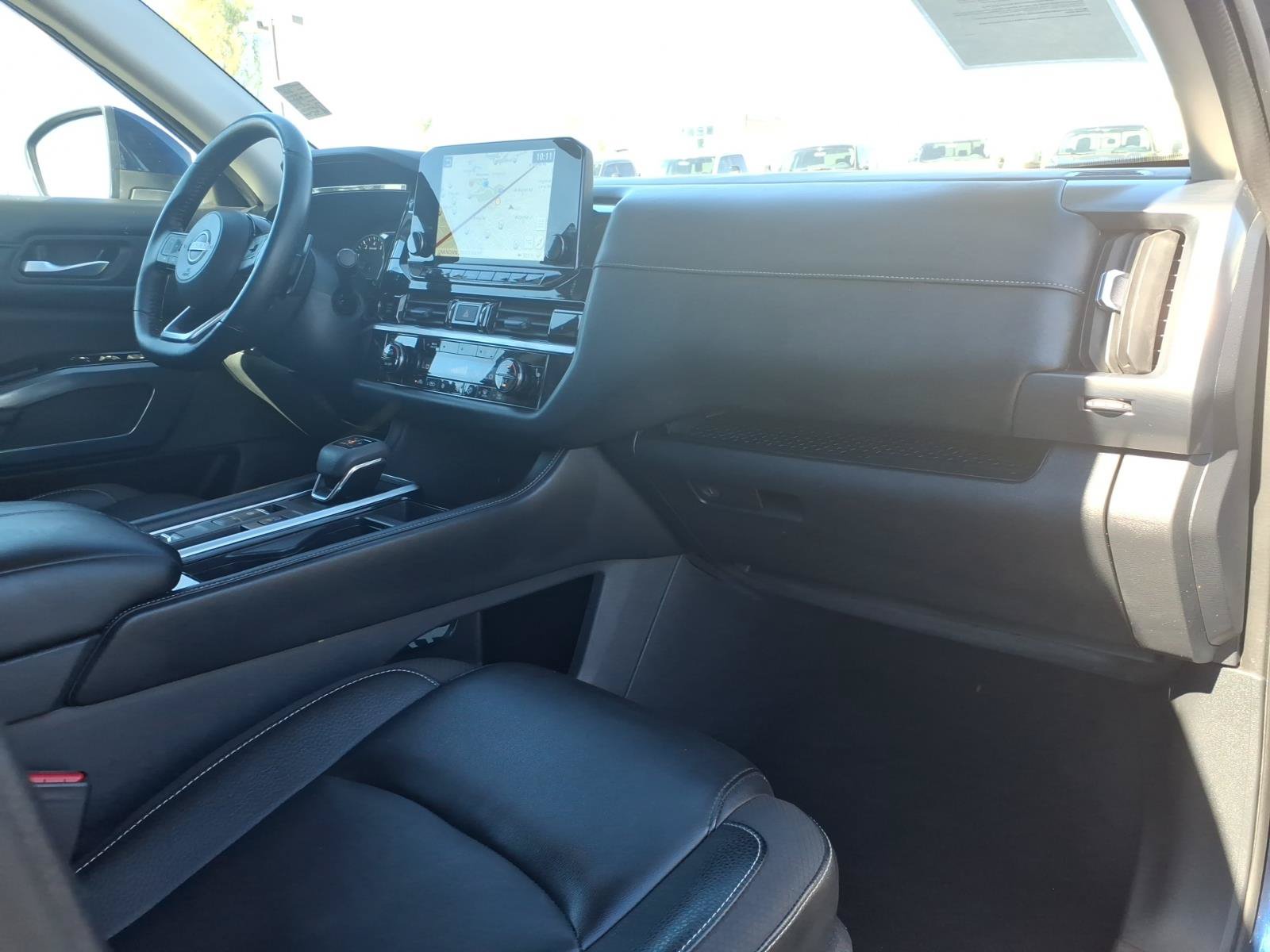 Used 2025 Nissan Pathfinder SL FWD image 9
