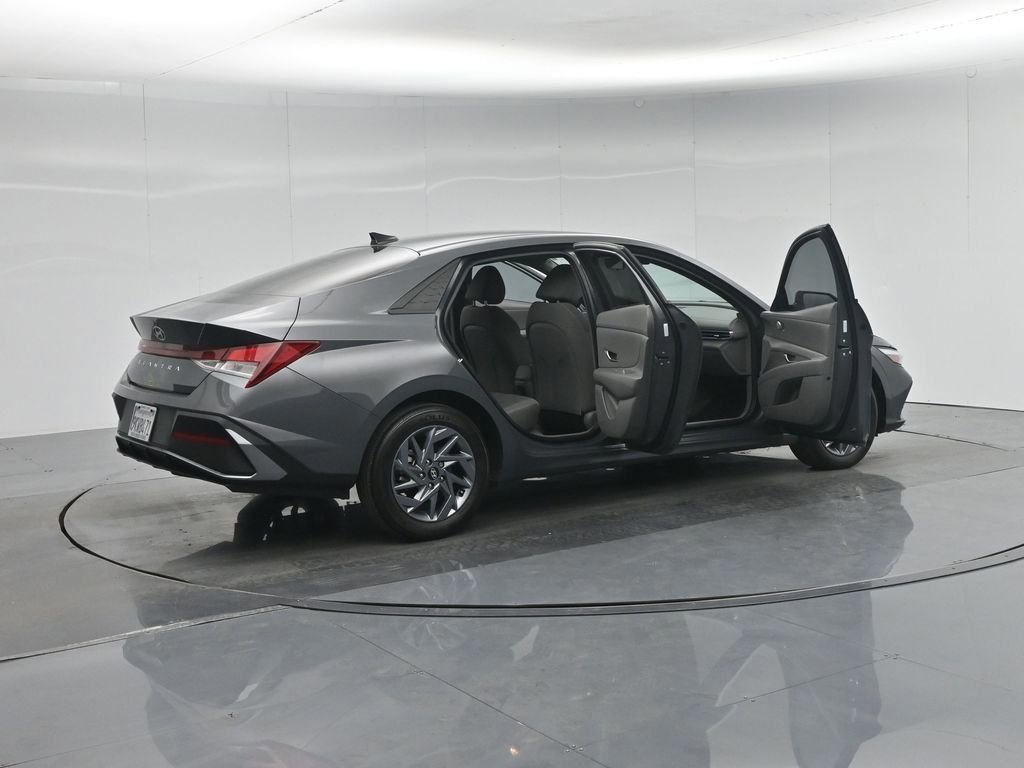 Used 2024 Hyundai Elantra SEL image 35