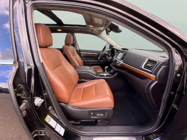 Used 2019 Toyota Highlander Limited Platinum AWD/4WD image 20