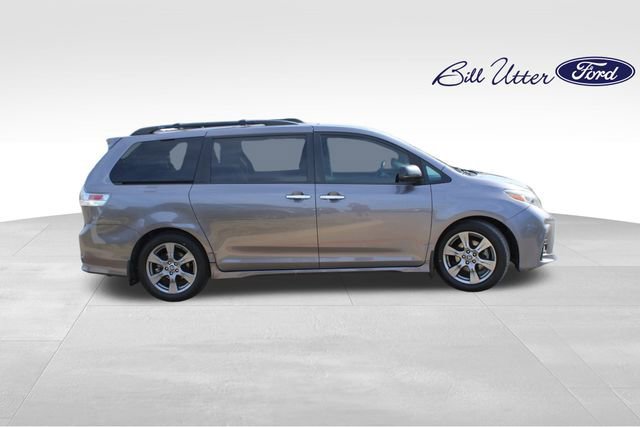 Used 2019 Toyota Sienna SE image 6