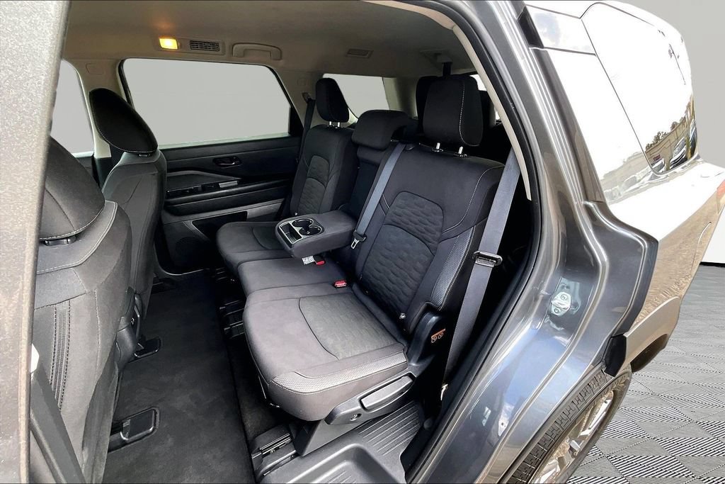 Used 2025 Nissan Pathfinder SV AWD/4WD image 26