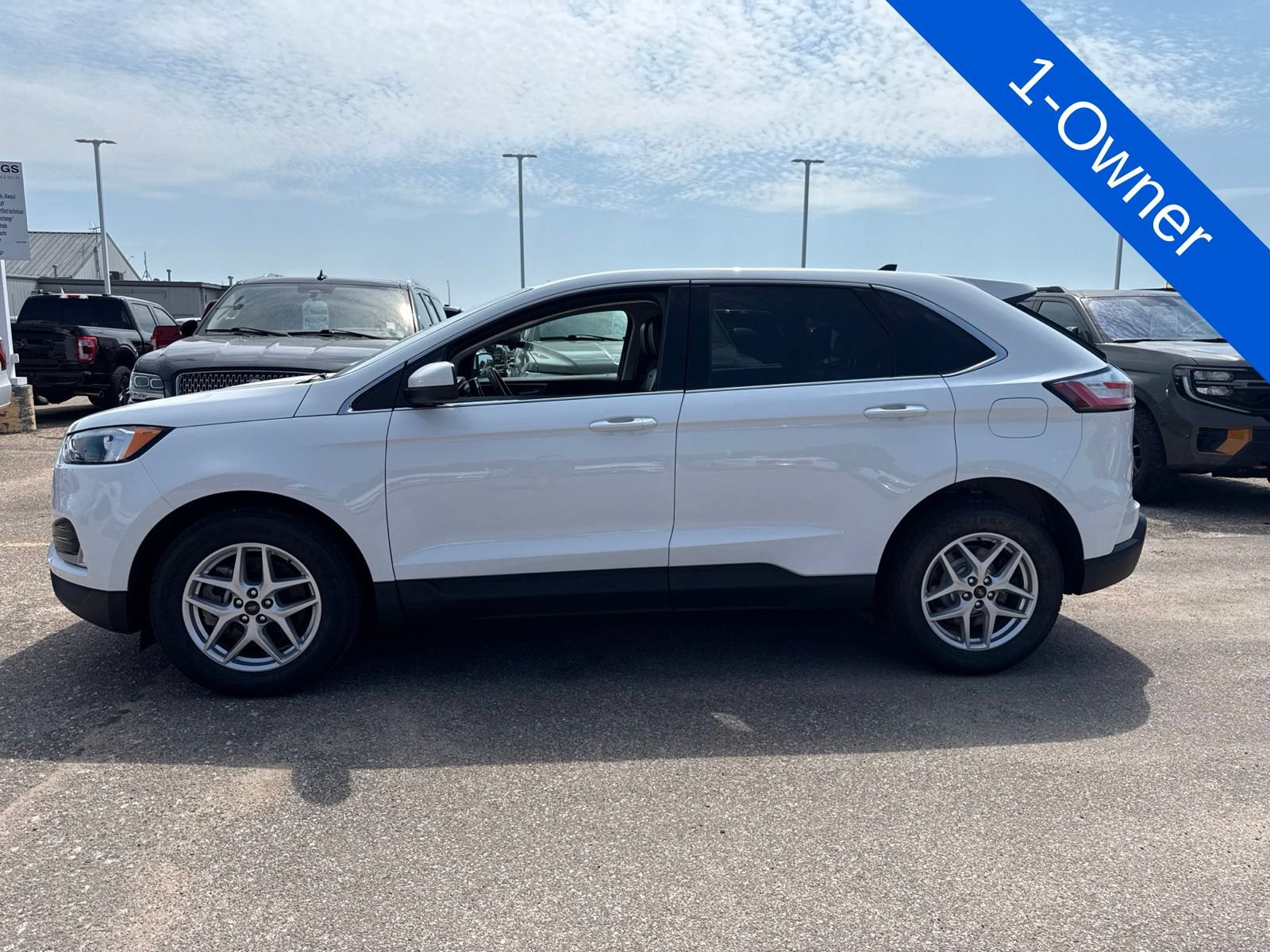 Certified 2023 Ford Edge SEL w/ Convenience Package AWD/4WD image 2