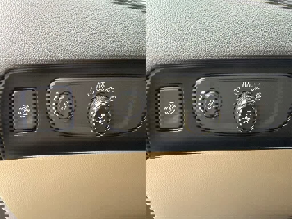 Used 2018 Buick Enclave Premium image 35